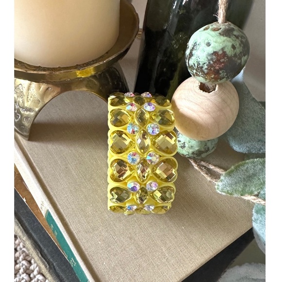 Lightweight yellow rhinestone stretch bracelet - Picture 2 of 2